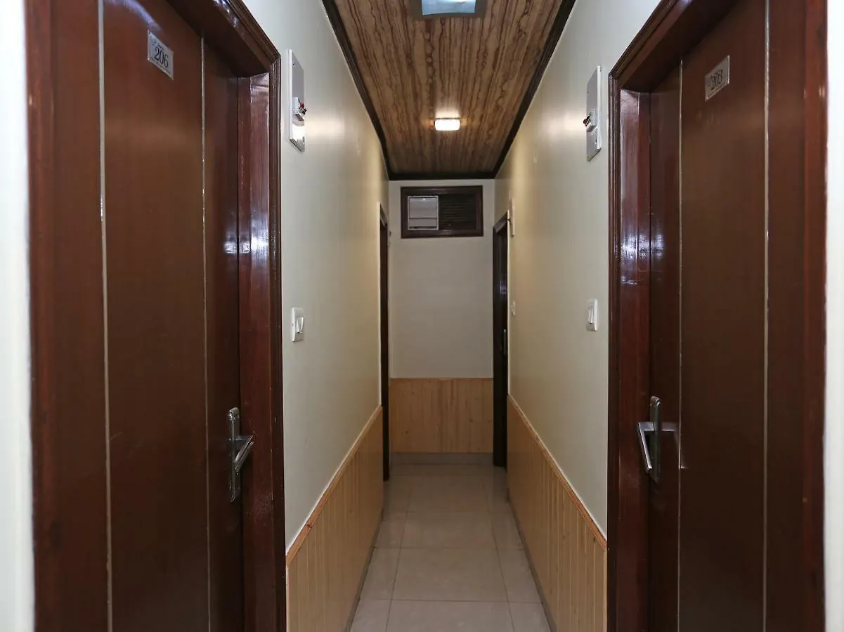 Oyo 27002 Hsr Ram Bazaar Hotel Shimla 3*,